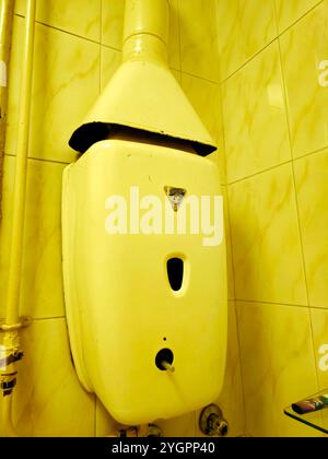 Vintage yellow 80s zip up discount water heater