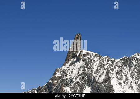 The sharp pinnacle of the Dente del Gigante (Dent du Geant in French, 4014 m) in the Rochefort ridge of the Mont Blanc massif, Courmayeur, Italy Stock Photo