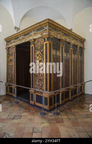 Interior in Palazzo Ducale, a bed room, Unesco world heritage site Urbino, Urbino and Pesaro district, Urbino, Marche, Italy, Europe Stock Photo