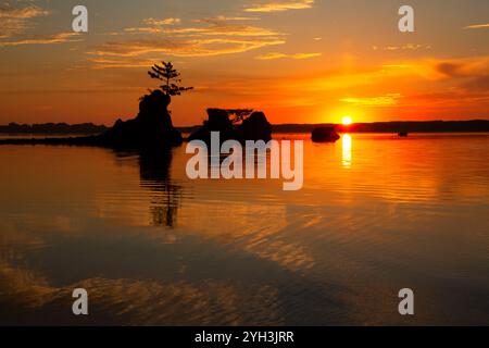 Schooner Rocks sunset, Siletz Bay Park, Lincoln City, Oregon Stock ...