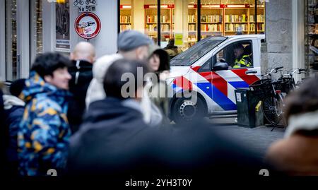 AMSTERDAM -Police officers on Dam Square. Extra security measures are in place in Amsterdam due to the tensions and violence surrounding supporters of Israeli soccer club Maccabi Tel Aviv. There is a ban on demonstrations throughout the capital this weekend. The entire city has also been designated a security risk area. ANP ROBIN UTRECHT netherlands out - belgium out Credit: ANP/Alamy Live News Credit: ANP/Alamy Live News Stock Photo