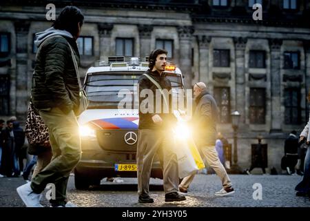 AMSTERDAM -Police officers on Dam Square. Extra security measures are in place in Amsterdam due to the tensions and violence surrounding supporters of Israeli soccer club Maccabi Tel Aviv. There is a ban on demonstrations throughout the capital this weekend. The entire city has also been designated a security risk area. ANP ROBIN UTRECHT netherlands out - belgium out Credit: ANP/Alamy Live News Stock Photo