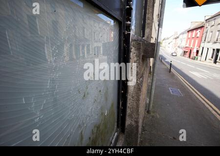 broken toughened glass window ballinrobe, county mayo, republic of ireland Stock Photo