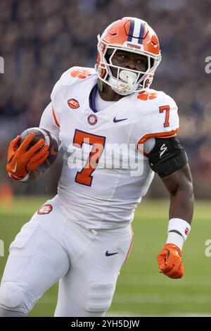 Blacksburg, VA, USA. 9th Nov, 2024. Clemson Tigers quarterback Cade Klubnik (2) throws a pass during the NCAA football game between the Clemson Tigers and the Virginia Tech Hokies at Lane Stadium in Blacksburg, VA. Jonathan Huff/CSM/Alamy Live News Stock Photo