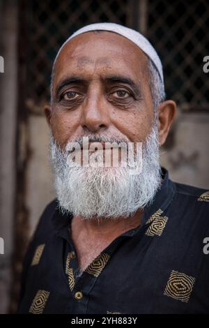 Portrait of an elderly street vendor, Ahmedabad, Gujarat, India Stock Photo