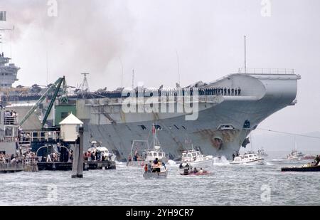 First view of HMS Hermes returning from the Falklands to Portsmouth Stock Photo