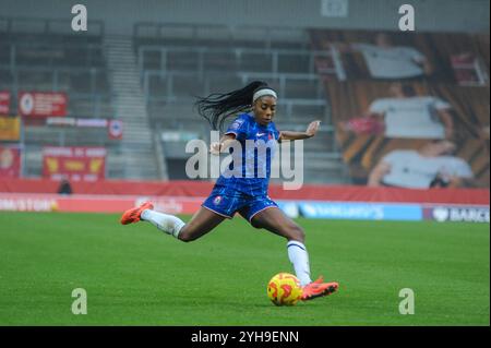 St Helens, UK. 10th Nov, 2024. St Helens, England, November 10th 2024 Ashley Lawrence (12 Chelsea) crosses the ball into the box. Liverpool v Chelsea, St Helens Stadium, WSL (Sean Walsh/SPP) Credit: SPP Sport Press Photo. /Alamy Live News Stock Photo