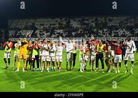 Salerno, Italy. 10th Nov, 2024. SSC Bari players celebrate the victory in the Serie B match between US Salernitana and SSC Bari at Stadio Arechi, Salerno, Italy on November 10, 2024. Credit: Nicola Ianuale/Alamy Live News Stock Photo