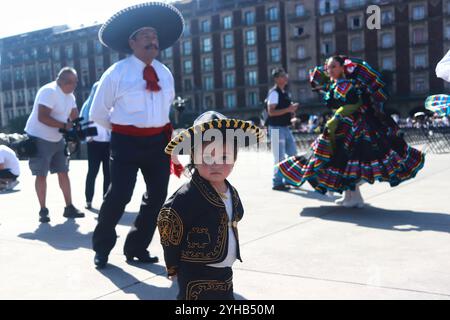 Mexico City, Mexico. 10th Nov, 2024. Hundred of mariachis taking part during the Mariachi World Record as part of the closing of the First World Mariachi Congress. 1,122 Mariachis break Guinness World Record by performing the popular Mexican song “Cielito Lindo” at the same time at main square Zocalo. on November 10, 2024 in Mexico City, Mexico. (Photo by Carlos Santiago/ Eyepix Group/Sipa USA) Credit: Sipa USA/Alamy Live News Stock Photo