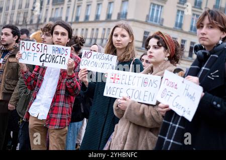 Etwa 200 Personen demonstrieren in Berlin mit einer Kundgebung gegen das offizelle Ergebnis der Parlamentswahl in Georgien. Die Wahlkommission ernannte die Regierungspartei Georgischer Traum zum Wahlsieger. Die Demonstranten befürchten eine Annäherung Georgiens an Russland. / About 200 people demonstrate in Berlin with a rally against the result of the parliamentary election in Georgia. The governing Georgian Dream party has won the election, the electoral commission said. The demonstrators fear that Georgia will get closer to Russia. snapshot-photography/K.M.Krause Stock Photo