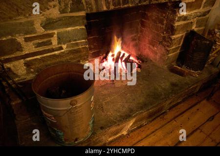 turf fire burning in open hearth of a pub in inishowen, county donegal, republic of ireland Stock Photo