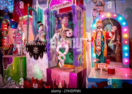 Circus Acts Window Display Quicksburg Virginia // QUICKSBURG, Virginia ...