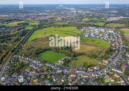 Luftbild, Gewerbequartier Hohefeldweg, Sportplatz Fußballstadion Turn- und Sportverein 1859 Hamm e.V., Wiesen und Felder zwischen Birkenallee und Soester Straße, Blick zum RWE Kraftwerk Gersteinwerk, Uentrop, Hamm, Ruhrgebiet, Nordrhein-Westfalen, Deutschland ACHTUNGxMINDESTHONORARx60xEURO *** Aerial view, industrial area Hohefeldweg, sports field soccer stadium Turn und Sportverein 1859 Hamm e V , meadows and fields between Birkenallee and Soester Straße, view to RWE power plant Gersteinwerk, Uentrop, Hamm, Ruhr area, North Rhine-Westphalia, Germany ATTENTIONxMINDESTHONORARx60xEURO Stock Photo