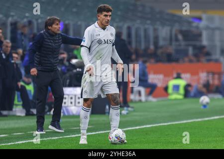 Milan, Italien. 10th Nov, 2024. Giovanni Di Lorenzo of SSC Napoli seen in action during Serie A 2024/25 football match between FC Internazionale and SSC Napoli at San Siro Stadium Credit: dpa/Alamy Live News Stock Photo