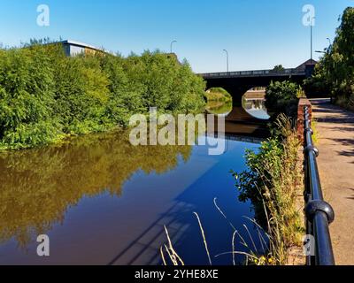 UK, South Yorkshire, Sheffield, River Don at Five Weirs Walk and Abyssinia Bridge. Stock Photo