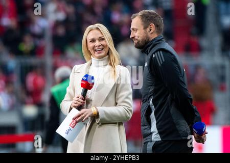 Britta Hofmann (Sky Sport TV Moderatorin) mit Bo Svensson (FC Union Berlin, Trainer), GER, FC Bayern Muenchen (FCB) vs 1. FC Union Berlin (FCU), Fussball Bundesliga, 9. Spieltag, Saison 2024/2025, 02.11.2024  DFB/DFL regulations prohibit any use of photographs as image sequences and/or quasi-video  Foto: Eibner-Pressefoto/Michael Memmler Stock Photo