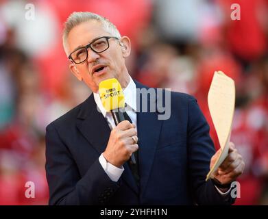 **** FILE PHOTO *****  GARY LINEKER STEPS DOWN AS PRESENTER OF MATCH OF THE DAY ON THE BBC   16 April 2022 - Manchester City v Liverpool - FA Cup Semi-Final - Wembley Stadium  BBC TV Presenter and footballer Gary Lineker during the FA Cup Semi-Final at Wembley Picture : Mark Pain / Alamy Live News Stock Photo