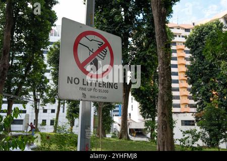 A warning sign in the street in Singapore warning about No littering with fines up to 5,000 Singapore dollars. Stock Photo