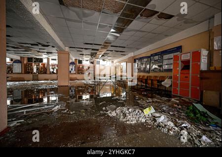 Non Exclusive: ZAPORIZHZHIA, UKRAINE - NOVEMBER 11, 2024 - The lobby of the sports complex of the Zaporizhzhia Polytechnic National University is dama Stock Photo