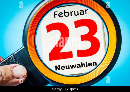 Neuwahlen am 23. Februar 2025, Einigung auf einen Wahltermin, Lupe zeigt Termin im Kalender, Berlin, November 2024 Deutschland, Berlin, 2024, Neuwahlen am 23. Februar 2025, Lupe zeigt den Termin im Kalender, Bundestagswahl, Politik, *** New elections on February 23, 2025, agreement on an election date, magnifying glass shows date in calendar, Berlin, November 2024 Germany, Berlin, 2024, new elections on February 23, 2025, magnifying glass shows date in calendar, Bundestag election, politics, Stock Photo