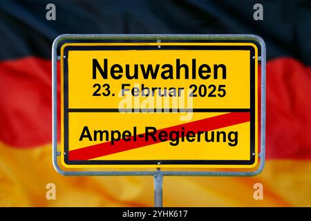 Neuwahlen am 23. Februar 2025 nach der Ampel-Regierung Ein Ortsschild steht vor der Deutschlandfahne mit dem durchgestrichenen Aufdruck Ampel-Regierun Stock Photo