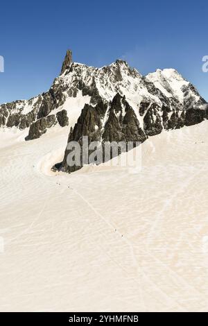 Vertical view of the  Dente del Gigante mountain peak (4014 m) in the Mont Blanc massif, from Punta Helbronner (3466 m), Courmayeur, Aosta, Italy Stock Photo