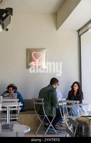 10/2024. Fatih, Istanbul, Turkey. A modern cafe on Cankurtaran street. Photo: © Simon Grosset Stock Photo