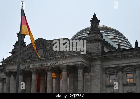 Berlin, Germany. 13th Nov, 2024. The Reichstag building in the morning. The traffic light is broken, the timetable until the new election is set, the election campaign can begin. The campaign starts today - exactly one week after the collapse of the traffic light system - with Chancellor Scholz (SPD) making a government statement in the Bundestag entitled 'On the current situation'. Credit: Markus Lenhardt/dpa/Alamy Live News Stock Photo