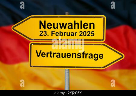 Neuwahlen am 23. Februar 2025 nach der Vertrauensfrage Zwei Wegweiser über einer Deutschland-Fahne zeigen in gegensätzlicher Richtung und sind beschri Stock Photo