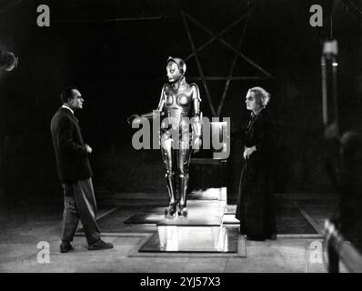 BRIGITTE HELM, ALFRED ABEL and R. KLEIN ROGGE in METROPOLIS (1927), directed by FRITZ LANG. Credit: U.F.A / Album Stock Photo