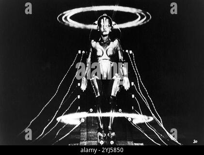 BRIGITTE HELM in METROPOLIS (1927), directed by FRITZ LANG. Credit: U.F.A / Album Stock Photo