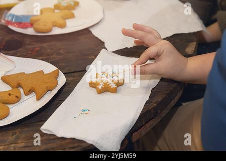 Master class on baking and painting gingerbread. Gingerbread cookies ...