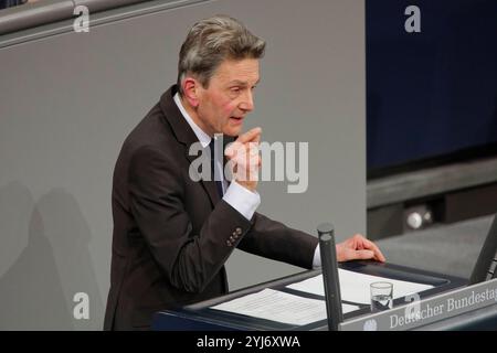 Bundestag debattiert Regierungserklärung 2024-11-13 Deutschland, Berlin Regierungserklärung des Bundeskanzlers zum Bruch der Ampel-Koalition im Deutschen Bundestag. Im Bild Rolf Mützenich, Vorsitzender der SPD-Bundestagsfraktion. *** Bundestag debates government statement 2024 11 13 Germany, Berlin Government statement by the Federal Chancellor on the break-up of the traffic light coalition in the German Bundestag In the picture Rolf Mützenich, Chairman of the SPD parliamentary group in the Bundestag Stock Photo