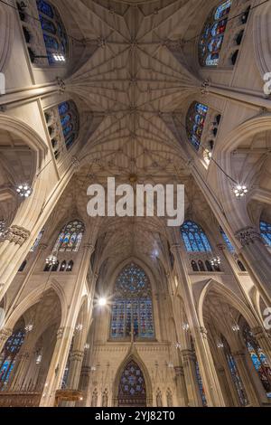 New York, USA: Saint Patrick's Cathedral. Neo gothic architecture catholic chruch. Interior wide angle view. Stock Photo