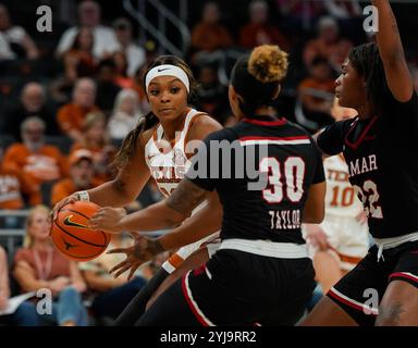 Austin, Texas, USA. 13th Nov, 2024. Texas forward AALIYAH MOORE (23) works against Lamar guard R'MANI TAYLOR (30) during the first half of a women's college basketball game between the Texas Longhorns and the Lamar Cardinals on November 13, 2024 in Austin, Texas. (Credit Image: © Scott Coleman/ZUMA Press Wire) EDITORIAL USAGE ONLY! Not for Commercial USAGE! Stock Photo