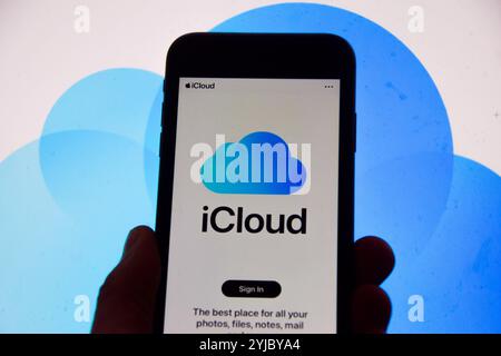 London, UK. 14th November 2024. Apple has been sued by consumer rights group 'Which?' over iCloud, claiming that it is "trapping" customers into using the storage service. The lawsuit could result in 40 million UK customers receiving a payout. Credit: Vuk Valcic/Ģ����ý Live News Stock Photo