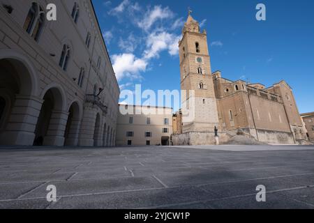 Chieti, Cathedral, Piazza San Giustino Stock Photo