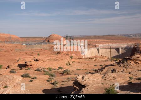 Glen Canyon Dam, a gigantic arch gravity dam that dams the Colorado River in the aforementioned Glen Canyon to form Lake Powell., eine gigantische Bog Stock Photo