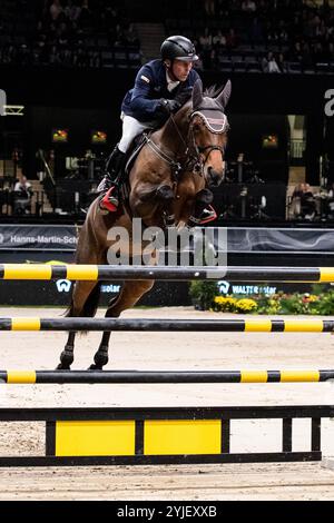 Sieger Hans Dieter Dreher auf Forpleasure du Moulin  BW-Bank Hallenchampionat Nat. Springpruefung Kl.S mit Stechen Finalpruefung  GER, Stuttgart German Masters 2024, 38. internationale Reitturnier, 14.11.2024  Foto: Eibner-Pressefoto/Roger Buerke Stock Photo