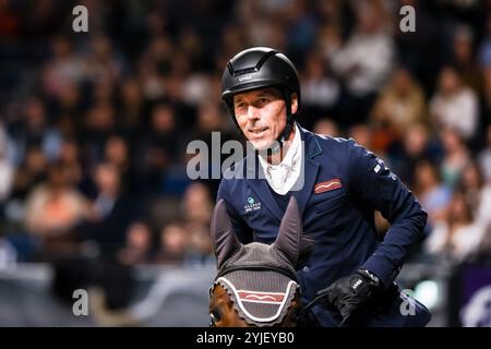 Sieger Hans Dieter Dreher auf Forpleasure du Moulin  BW-Bank Hallenchampionat Nat. Springpruefung Kl.S mit Stechen Finalpruefung  GER, Stuttgart German Masters 2024, 38. internationale Reitturnier, 14.11.2024  Foto: Eibner-Pressefoto/Roger Buerke Stock Photo