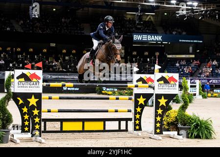 Stuttgart, Deutschland. 14th Nov, 2024. Sieger Hans Dieter Dreher auf Forpleasure du Moulin BW-Bank Hallenchampionat Nat. Springpruefung Kl.S mit Stechen Finalpruefung GER, Stuttgart German Masters 2024, 38. internationale Reitturnier, 14.11.2024 Foto: Eibner-Pressefoto/Roger Buerke Credit: dpa/Alamy Live News Stock Photo