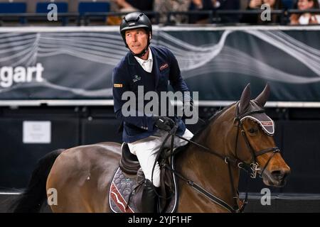 Stuttgart, Deutschland. 14th Nov, 2024. Sieger Hans Dieter Dreher auf Forpleasure du Moulin BW-Bank Hallenchampionat Nat. Springpruefung Kl.S mit Stechen Finalpruefung GER, Stuttgart German Masters 2024, 38. internationale Reitturnier, 14.11.2024 Foto: Eibner-Pressefoto/Roger Buerke Credit: dpa/Alamy Live News Stock Photo