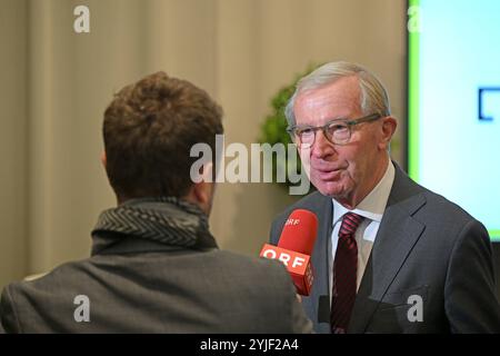 Pressekonferenz zum Spatenstich Neue Residenz Salzburg Museum - Belvedere Salzburg, fotografiert am 12.11.2024. - Das Bild zeigt den Landeshauptmann des österreichischen Bundeslandes Salzburg, Wilfried Haslauer, im Interview mit dem ORF 2024 - Pressekonferenz zum Spatenstich Neue Residenz Salzburg Museum - Belvedere Salzburg, am 12.11.2024. *** Press conference for the ground-breaking ceremony for the New Salzburg Residence Museum Belvedere Salzburg, photographed on 12 11 2024 The picture shows the Governor of the Austrian province of Salzburg, Wilfried Haslauer, in an interview with ORF 2024 Stock Photo