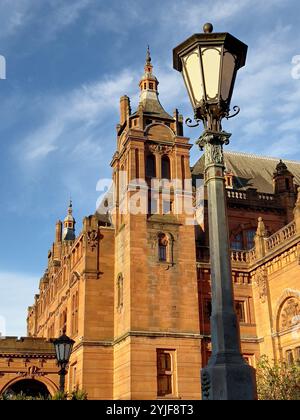 Aerial view of Kelvingrove Art Gallery and Museum with University of ...