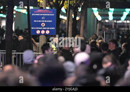 Saint Denis, France. 14th Nov, 2024. Israeli fans arrive to the Stade de France stadium ahead of the UEFA Nations League League A, Group A2 football match between France and Israel in Saint-Denis, France, on November 14, 2024. The French team hosts Israel in a very tense atmosphere at the Stade de France, where an exceptional security presence is in place amidst the conflict in the Middle East, with tensions exacerbated by last week's violence on the sidelines of a Maccabi Tel-Aviv match in Amsterdam. Photo by Eliot Blondet/ABACAPRESS.COM Credit: Abaca Press/Alamy Live News Stock Photo