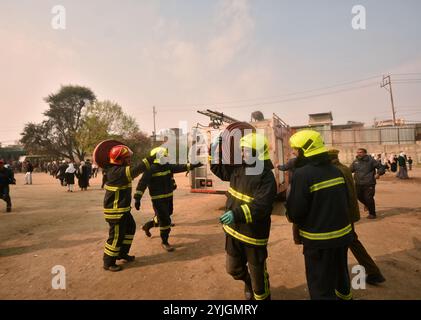 Srinagar, Jammu And Kashmir, India. 14th Nov, 2024. Firefighters attempt to douse a massive fire that broke out in a school at Srinagar's Raj Bagh area. (Credit Image: © Mubashir Hassan/Pacific Press via ZUMA Press Wire) EDITORIAL USAGE ONLY! Not for Commercial USAGE! Stock Photo