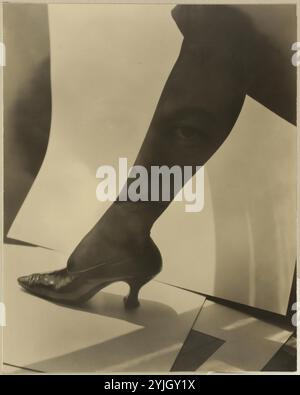 Dorothy True. Alfred Stieglitz; American, 1864-1946. Date: 1919. Dimensions: 24 x 19.2 cm (image/paper/mount). Gelatin silver print. Origin: United States. Museum: The Chicago Art Institute, FLORENCIA, USA. Stock Photo