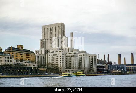 Presbyterian Hospital, Weill Cornell Campus, East River, Manhattan, New York, NY State, USA c 1953 Stock Photo