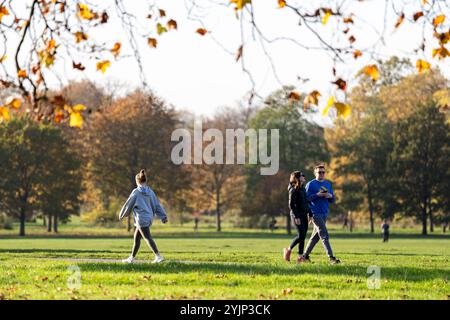 People enjoying the autumnal sunshine in Clapham Common, London. Picture date: Friday November 15, 2024. Stock Photo