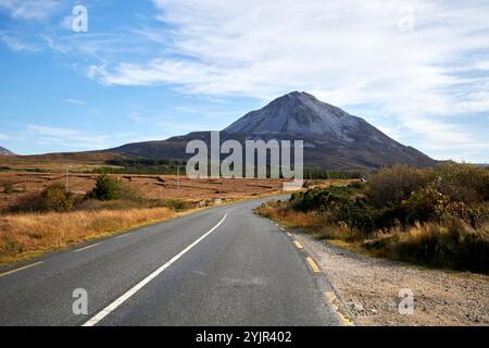 n56 in gaoth dobhair leading up to errigal mountain, county donegal, republic of ireland Stock Photo